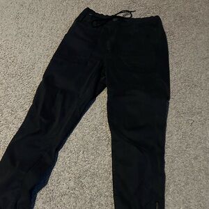 American Eagle, size 4 jogger X-short with zipper at ankles